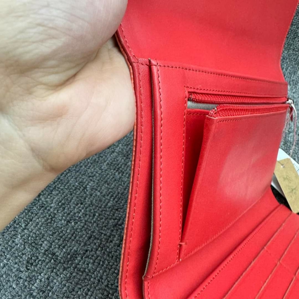 100% Authentic CHANEL Leather Wallet - Picture 12 of 16